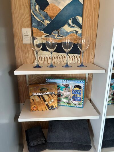 Decor and amenities